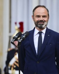 Quand Édouard Philippe ironise sur sa barbe blanche