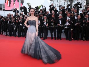 Charlotte Le Bon et Kristen Stewart font sensation à Cannes