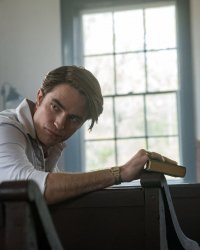 Le Diable, tout le temps : Robert Pattinson en pasteur face à Tom Holland agité