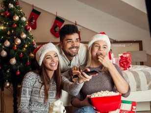Pourquoi les téléfilms de Noël cartonnent-ils autant ?