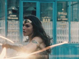 Wonder Woman 2 : une première affiche dévoile la nouvelle armure de l'héroïne