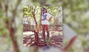 Rihanna caresse une lionne en Afrique du Sud