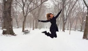 Gisele Bündchen saute dans la neige