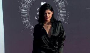 Kylie Jenner dément les rumeurs de grossesse, de mariage et de carrière de chanteuse