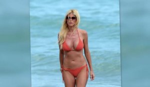 L'ancienne Playmate de l'année, Victoria Silverstedt, en bikini à Miami
