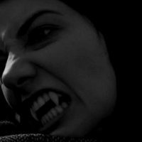 A Girl Walks Home Alone At Night - Extrait 2 - VO - (2014)