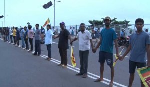 Sri Lanka : des manifestants défient le couvre-feu à Colombo