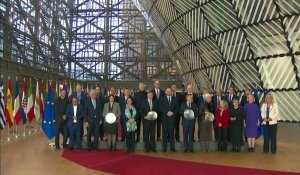 Bruxelles: les ministres des Finances de l'UE posent pour la photo de famille