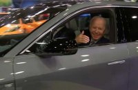 Salon de l'automobile de Détroit: Biden met en lumière les électriques
