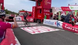 Tour d'Espagne 2022 - Richard Carapaz la 12 e étape ! Remco Evenepoel le leader s'est fait peur et a chuté !