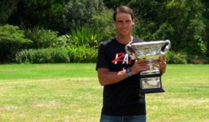Open d'Australie 2022 - Rafael Nadal a posé avec un tee-shirt collector, au lendemain de sa victoire pour son 21 Grand Chelem !