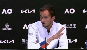 Open d'Australie 2022 - Daniil Medvedev on his freak out against the referee : "I regret it but at the time, hot, I lost control"