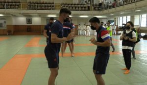 Au Japon, l'équipe de France de rugby s'essaye au judo