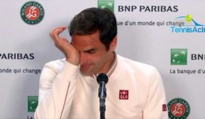Roland-Garros 2019 - Quand Roger Federer  s'amuse des conditions de jeu, sans toit, à Roland-Garros !