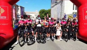 Route d'Occitanie 2020 - L'hommage du peloton à Nicolas Portal au départ de la 4e étape de la Route d'Occitanie