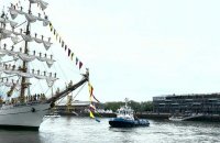 Armada 2023: les plus beaux bateaux du monde redescendent la Seine sous la pluie