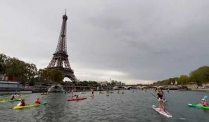 TraverSeine: des centaines de canoës, kayaks et paddles à Paris