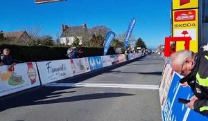 Tour de Normandie Cycliste Femmes 2023 - Cedrine Kerbaol  s'impose en solitaire,  la Bretonne enfile aussi le maillot rose de leader du général