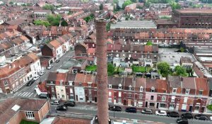 Les deux cheminées de l'usine Cavrois-Mahieu vue en drone
