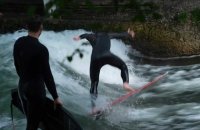 La vague des surfeurs de retour à Munich après avoir disparu pendant des mois