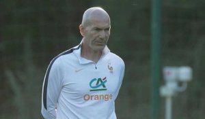 Football: premier entraînement des Bleus sous les ordres de Zidane