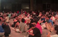 Ambiance du penalty sauvé par le Maroc à la fan zone de Roubaix