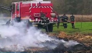 Un incendie ravage une ferme à  Montfort-Le-Gesnois