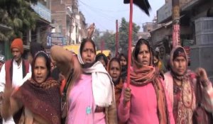 Le gang des saris roses : des femmes répondent à la violence par la violence