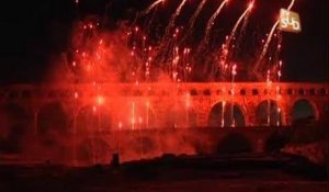Spectacle pyrotechnique sur le pont du Gard