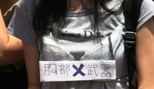 Hong Kong: manifestation de soutien en soutien-gorge
