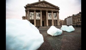 Douze iceberg fondent en plein Paris