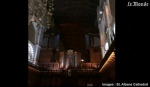 Une mélodie de Bowie joué à l'orgue dans une église britannique