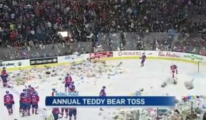 Des milliers d'ours en peluche lancés lors de matchs de hockey