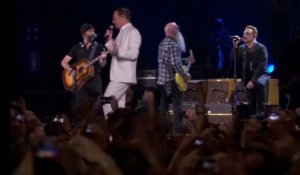 Les Eagles of Death Metal enflamment le concert de U2 à Bercy