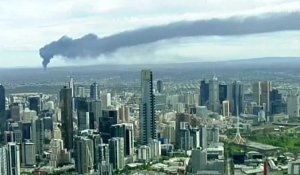 Un incendie dévaste un champ de pneus en Australie