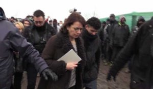 Calais: la juge administrative visite la "Jungle"