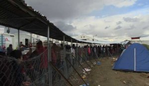11.500 migrants campent à la frontière greco-macédonienne