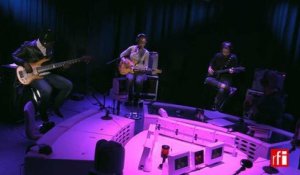 Rokia Traoré chante "Amour" dans La bande passante