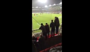 Furieux, les supporters de Man Utd scandent "We're f*** shit" !