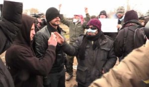 Calais: une dizaine de migrants iraniens manifestent