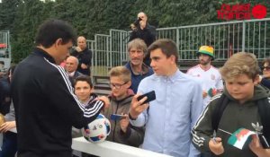 Euro2016: selfies et dédicaces avec l'équipe du Pays de Galles