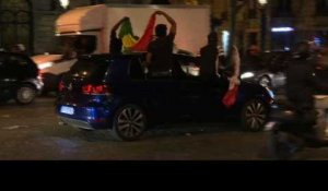 Euro 2016: Les supporters se rassemblent sur les Champs-Elysées