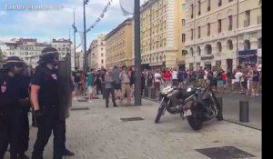 Les forces de l'ordre dispersent les supporters anglais à Marseille
