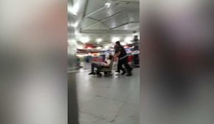 Attentats-suicides à Istanbul : les images amateurs de la panique à l'aéroport