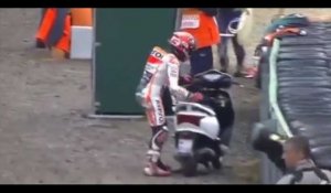 Un pilote de moto emprunte le scooter d'un photographe pour se qualifier (vidéo)