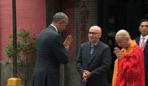 Barack Obama visite la Pagode de l'empereur de Jade au Vietnam