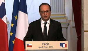 Hollande revient sur les intempéries "très graves" en France