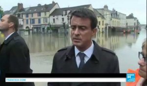 Inondations en France : deux départements du centre en alerte rouge, Manuel Valls sur place