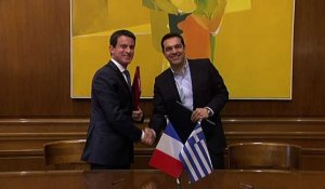 Migrants: Valls réitère le soutien de la France à la Grèce