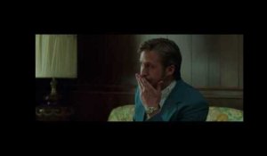 THE NICE GUYS - EXTRAIT 1 VOST "Le mari disparu" [Ryan Gosling, Russell Crowe]